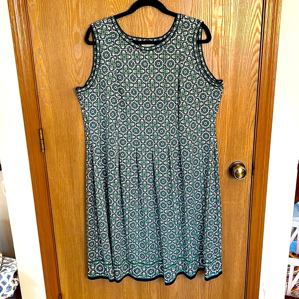 Lovely patterned dress!